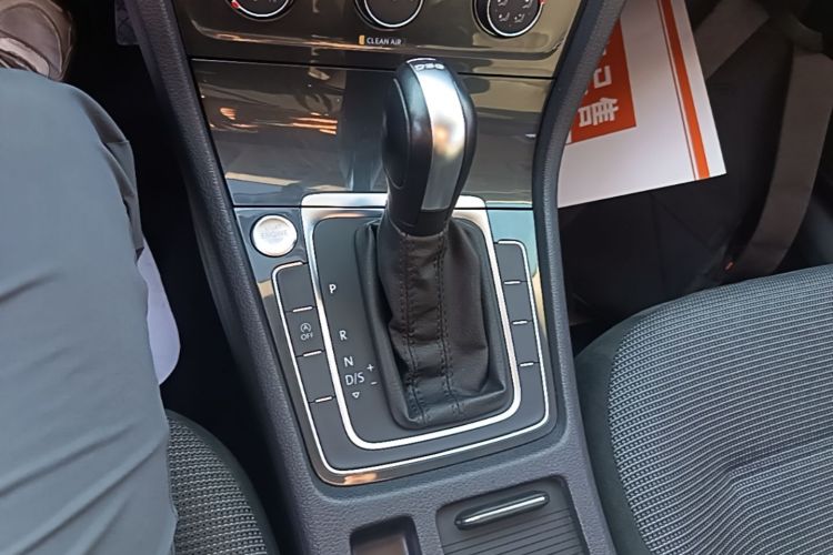 Volkswagen Golf 2020 car image #14