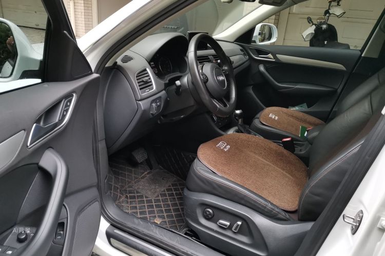 Audi Q3 2017 car image #18