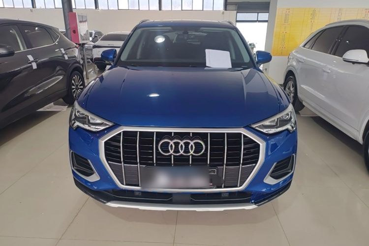 Audi Q3 2019 car image #3