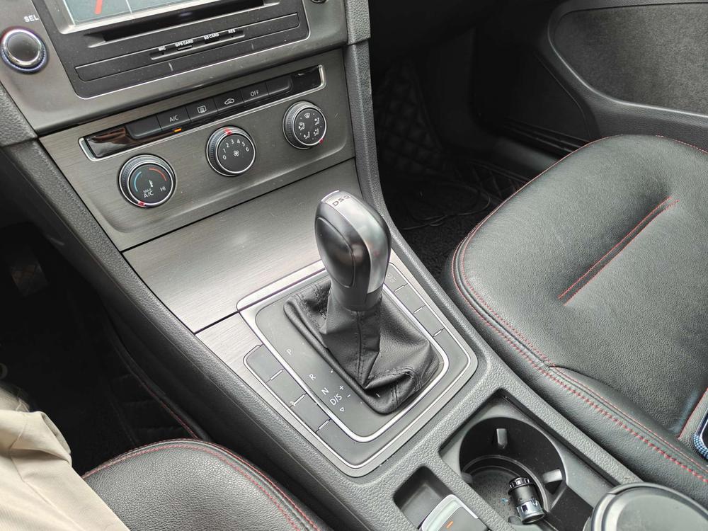 Volkswagen Golf 2014 car image #11