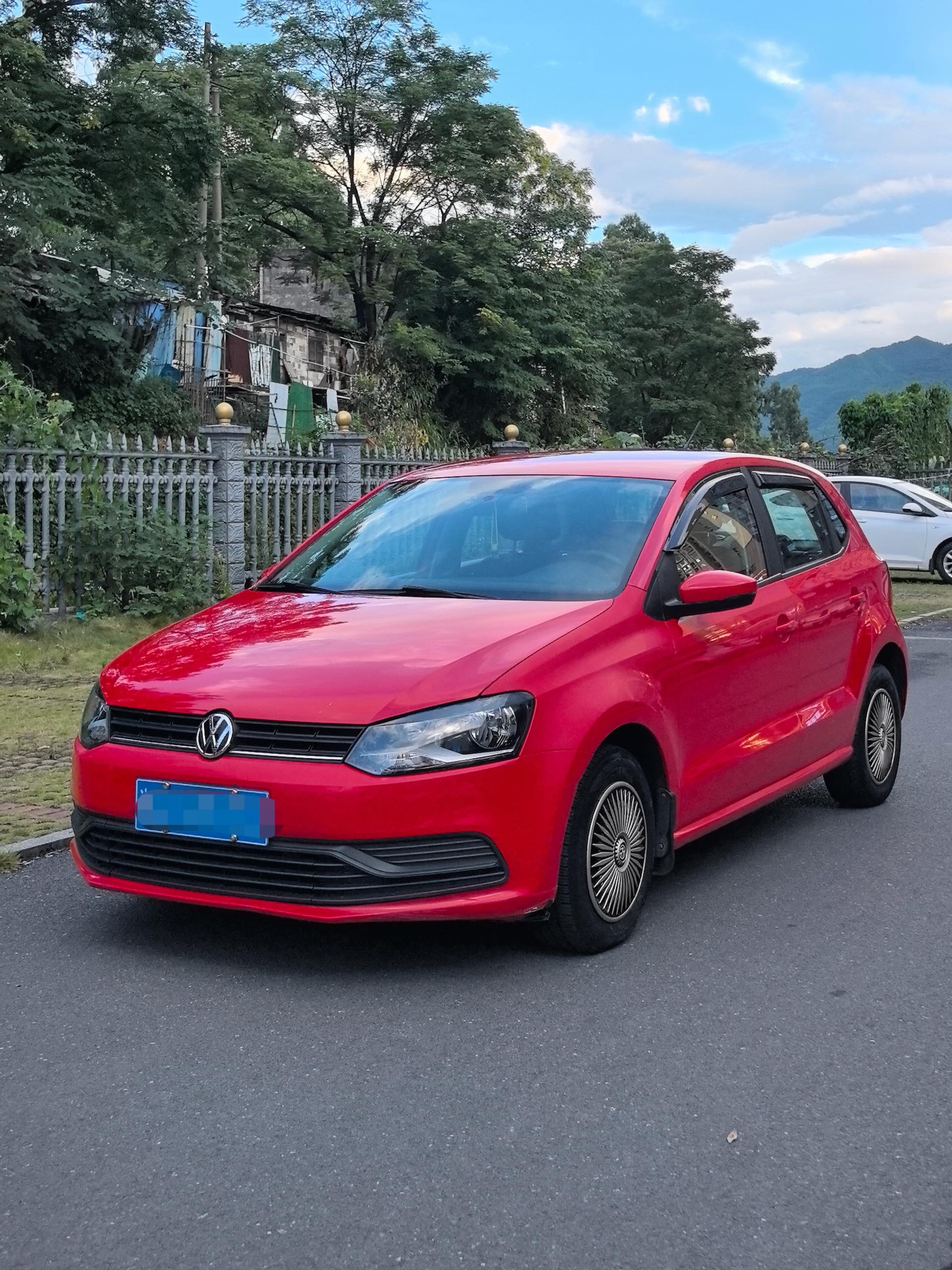 Volkswagen Polo 2018 car image 