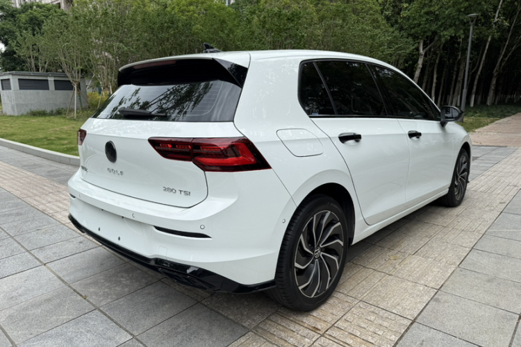 Volkswagen Golf 2021 car image #7