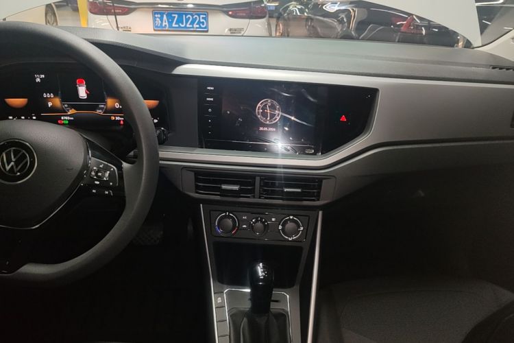 Volkswagen Polo 2022 car image #13