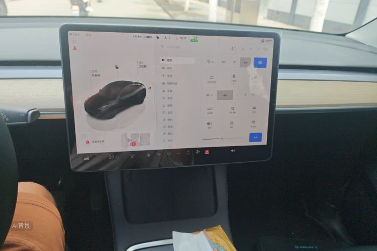 Tesla Model Y 2023 car image #15