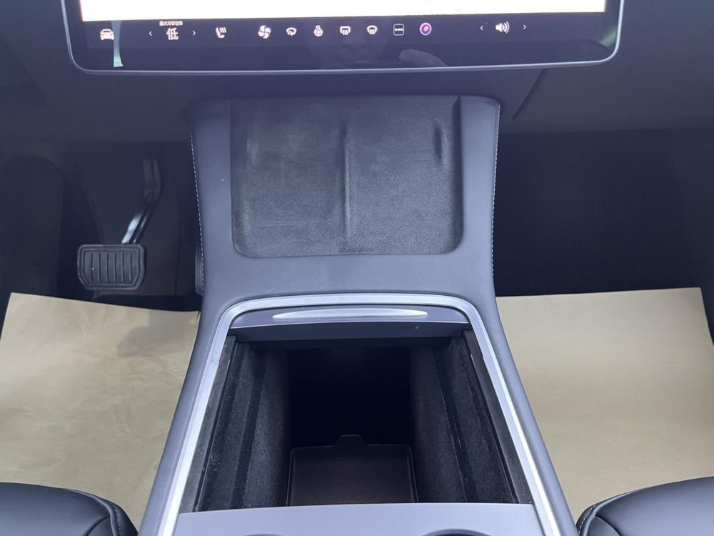 Tesla Model Y 2021 صورة سيارة #9