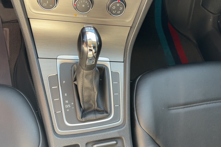 Volkswagen Golf 2016 car image #17