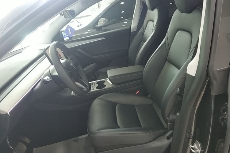 Tesla Model Y 2024 #19 Tesla Model Y 2024 immagine di auto #19
