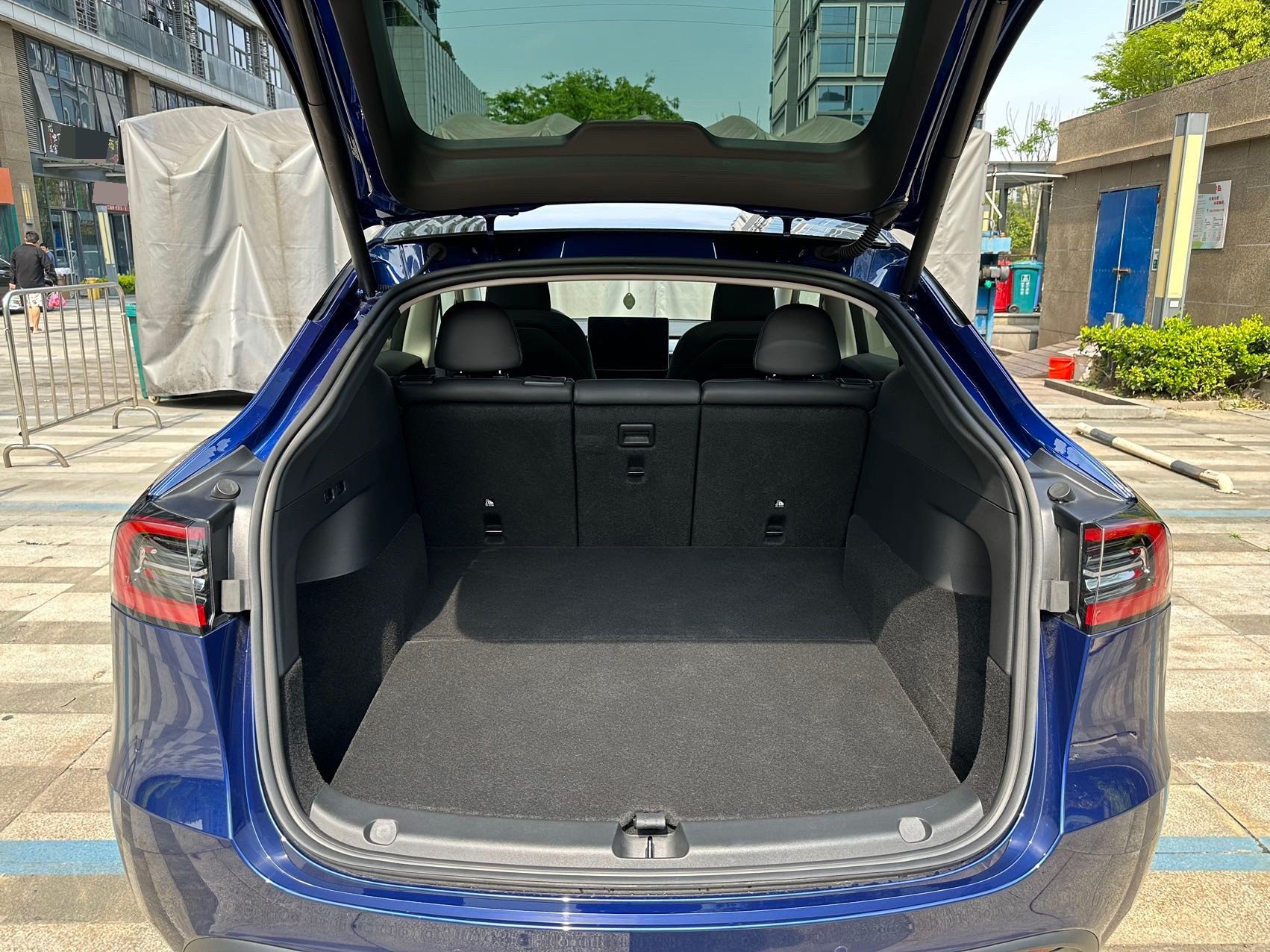 Tesla Model Y 2024 #5 Tesla Model Y 2024 car image #5