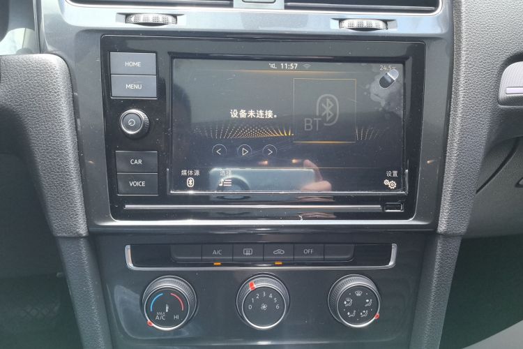 Volkswagen Golf 2019 car image #12