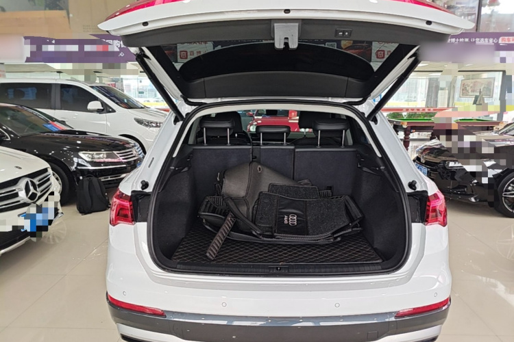 Audi Q3 2021 car image #21