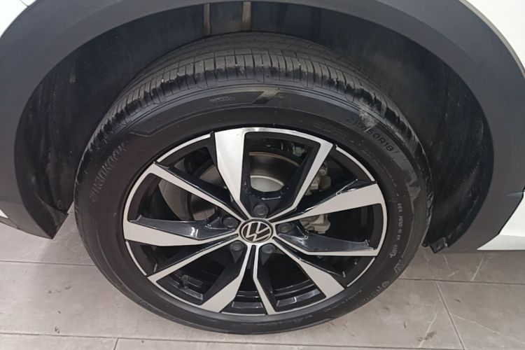 Volkswagen T-Roc 2024 car image #10