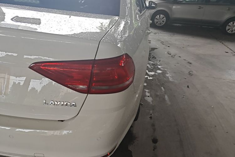 Volkswagen Lavida 2017 car image #8