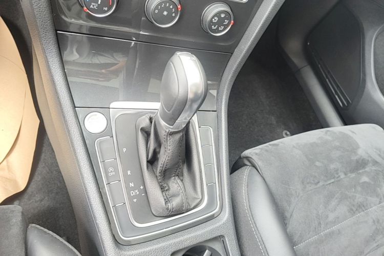 Volkswagen Golf 2019 #14 Volkswagen Golf 2019 car image #14