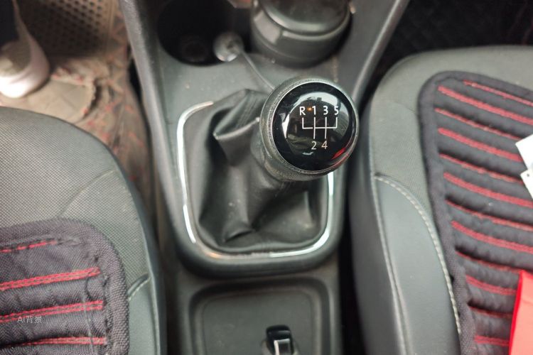 Volkswagen Polo 2015 car image #16