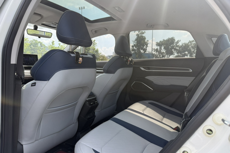 GEELY Emgrand 2023 imagen de coche #15