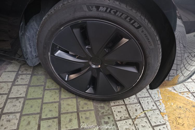Tesla Model 3 2024 car image #9
