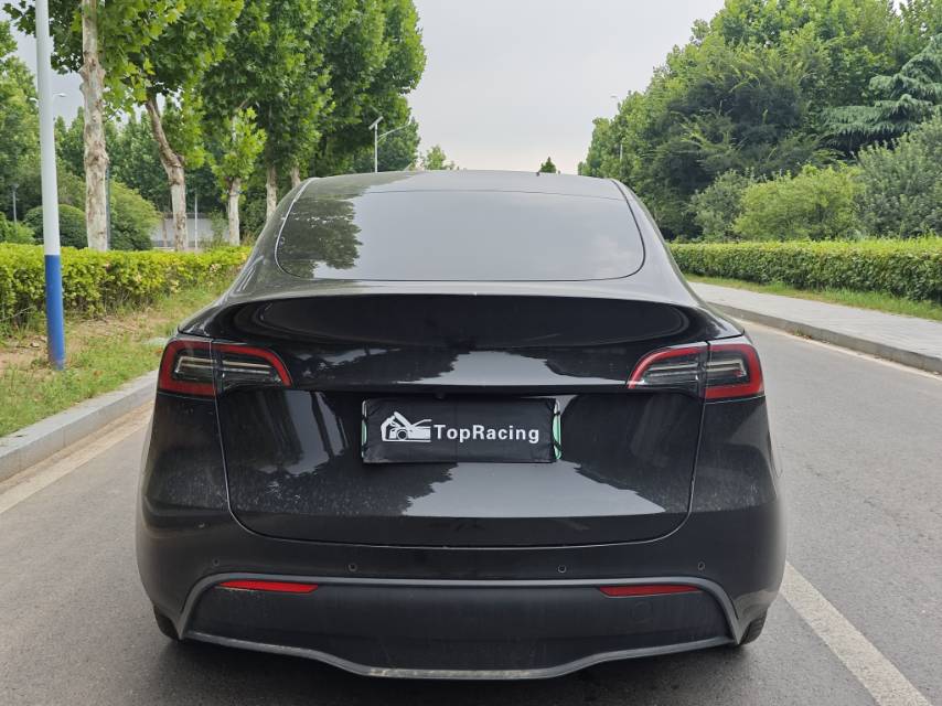 Tesla Model Y 2023 car image #8