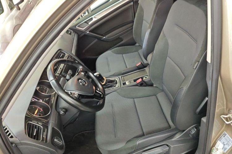 Volkswagen Golf 2018 car image #15