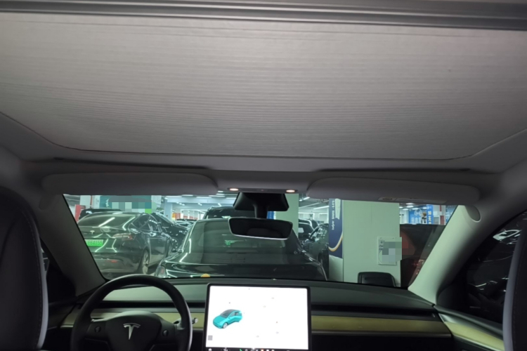 Tesla Model Y 2021 car image #18