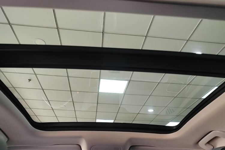 Audi Q3 2019 car image #21