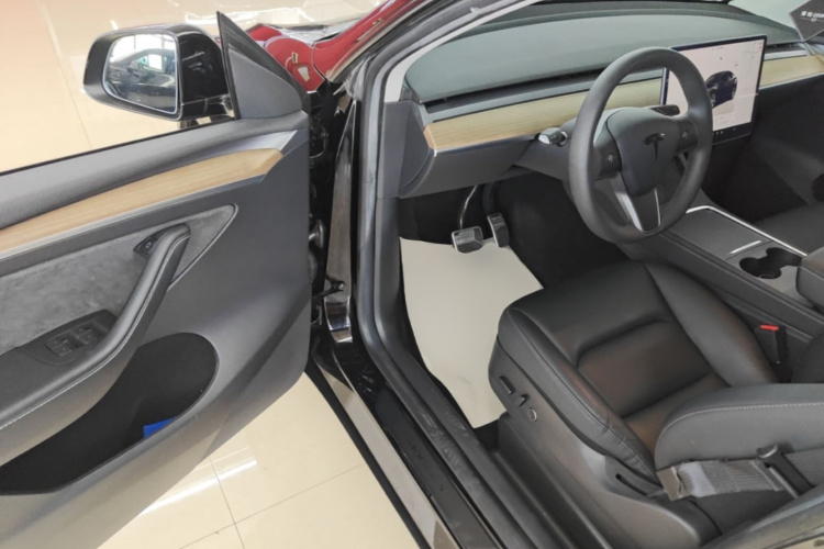 Tesla Model Y 2023 #16 Tesla Model Y 2023 car image #16