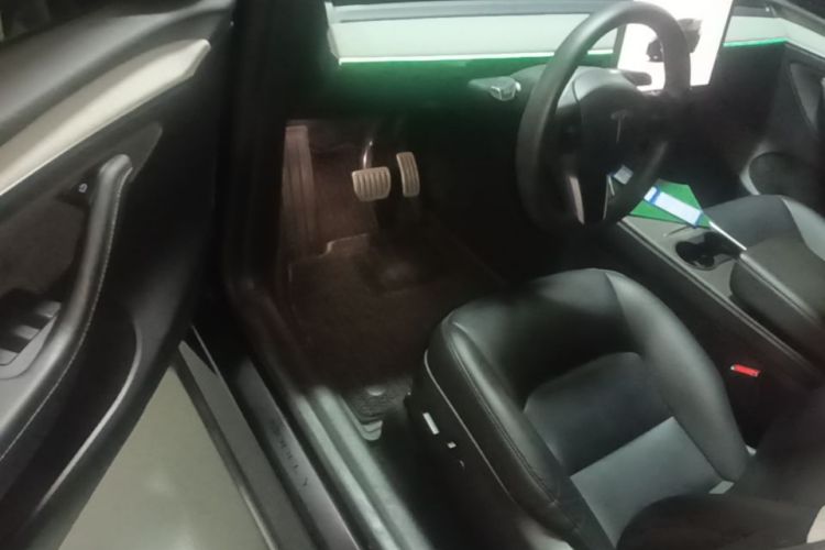 Tesla Model Y 2023 #16 Tesla Model Y 2023 car image #16