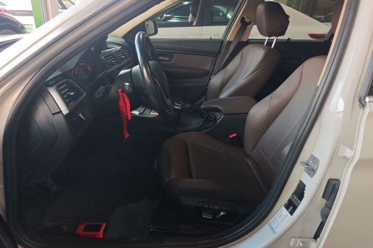 BMW 3 Series 2019 car image #15