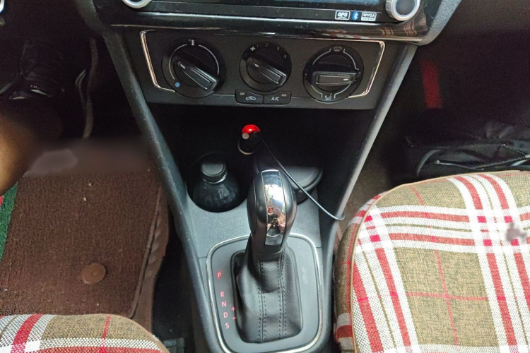 Volkswagen Polo 2015 #18 Volkswagen Polo 2015 car image #18