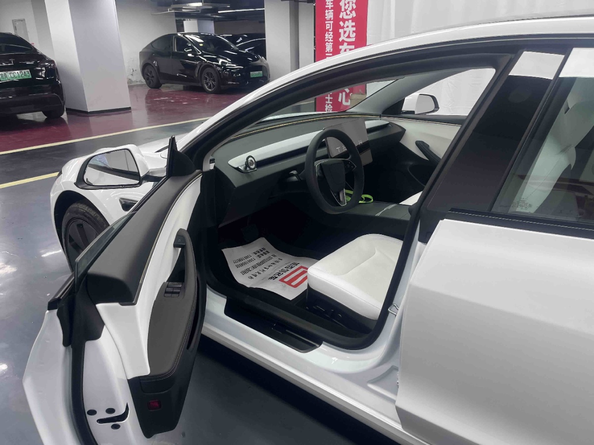 Tesla Model 3 2026 immagine di auto #8