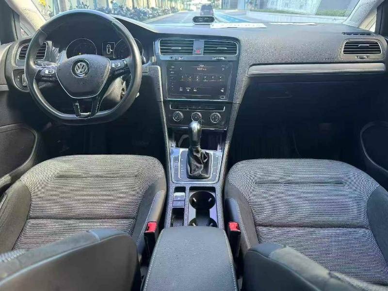 Volkswagen Golf 2020 car image #8