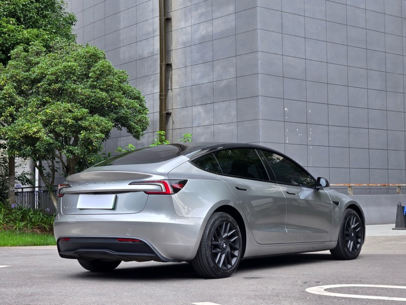 Tesla Model 3 2024 car image #3