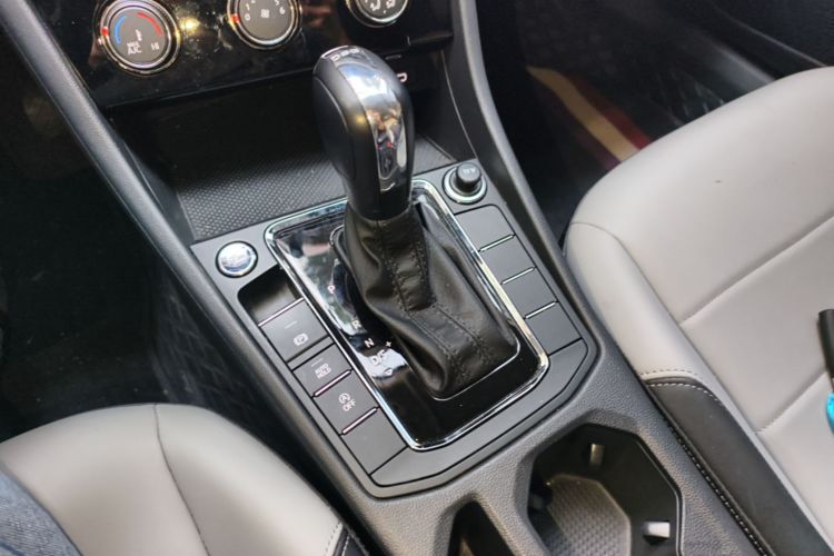 Volkswagen Bora 2025 صورة سيارة #14