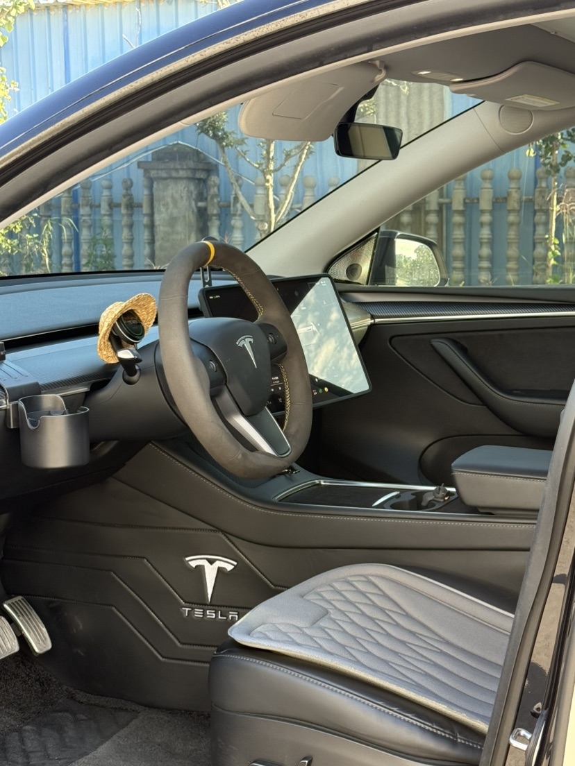 Tesla Model Y 2022 #4 Tesla Model Y 2022 car image #4