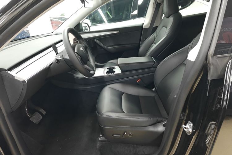 Tesla Model Y 2023 car image #15