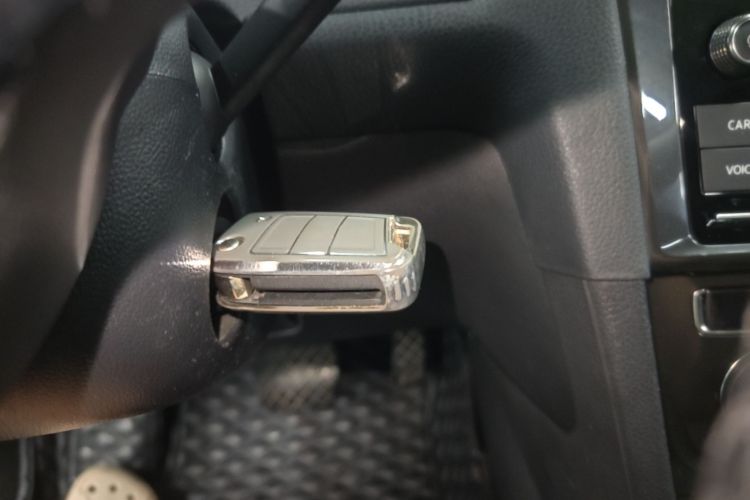 Volkswagen Golf 2020 car image #9