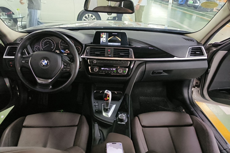 BMW 3 Series 2018 #11 BMW 3 Series 2018 car image #11