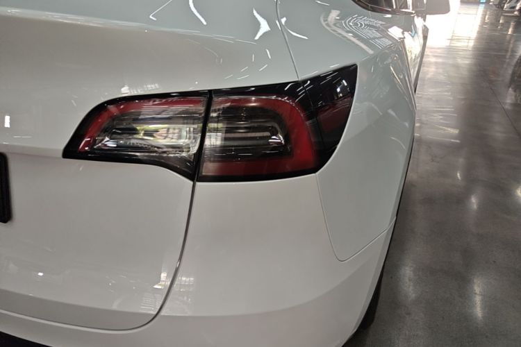 Tesla Model Y 2024 #8 Tesla Model Y 2024 car image #8
