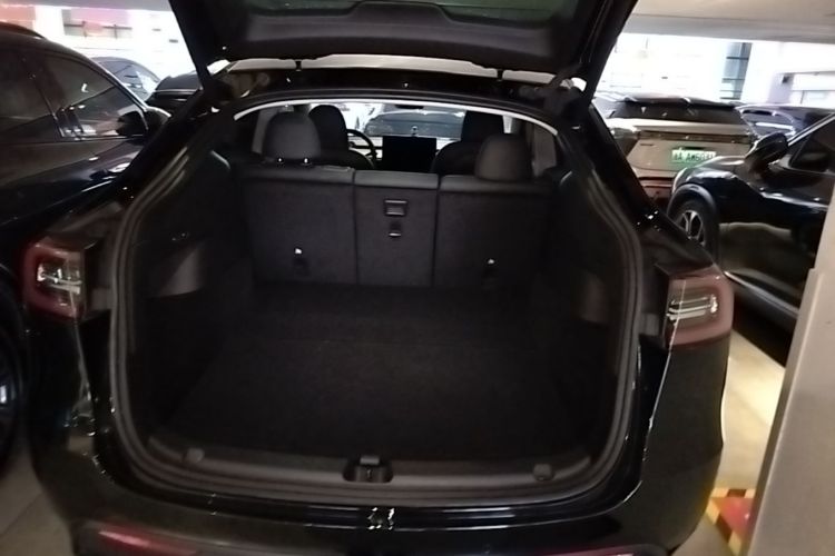 Tesla Model Y 2023 #19 Tesla Model Y 2023 car image #19