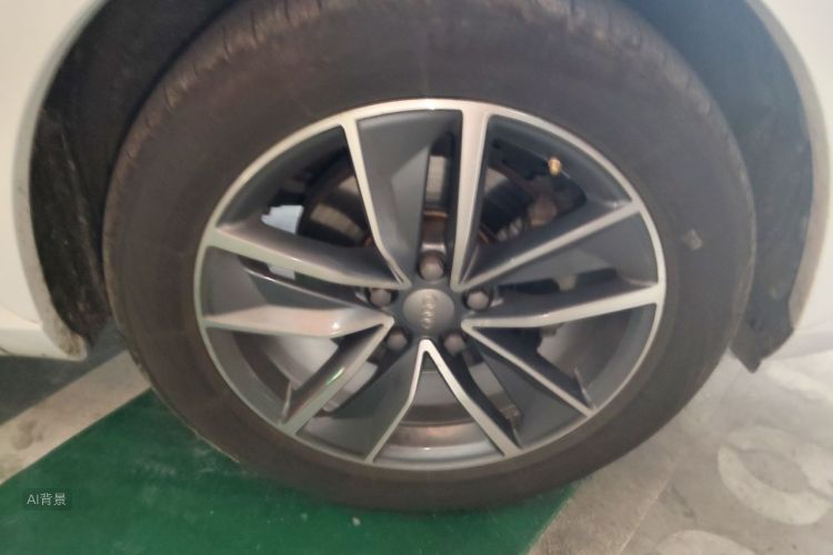 Audi Q3 2019 car image #9