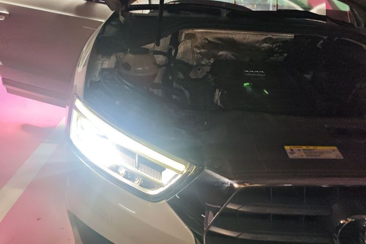 Audi Q3 2019 car image #24