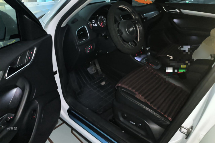 Audi Q3 2018 car image #18