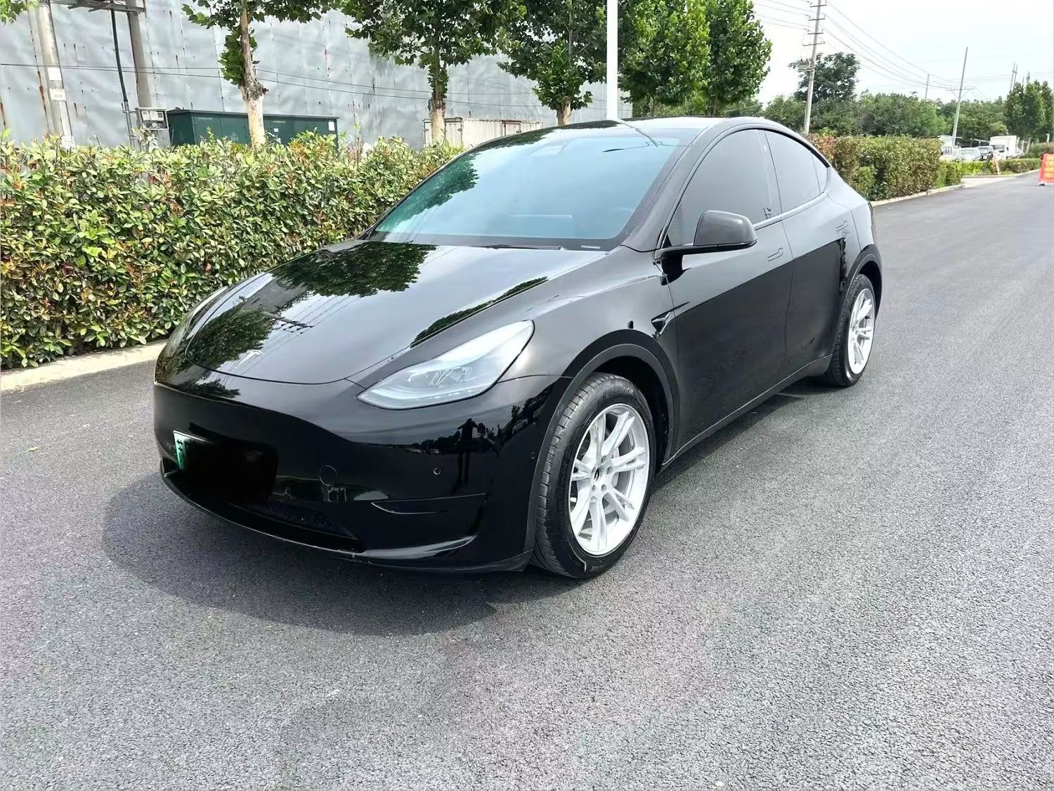 Tesla Model Y 2022 car image #2