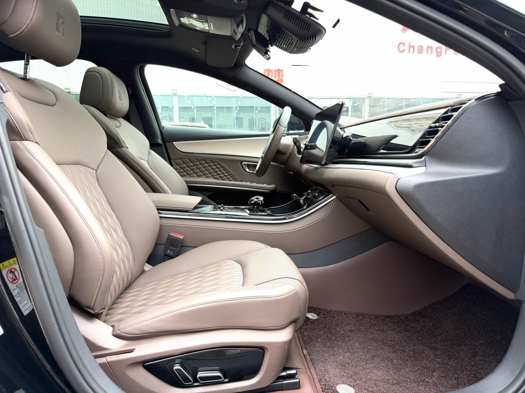 BYD Han 2024 car image #15