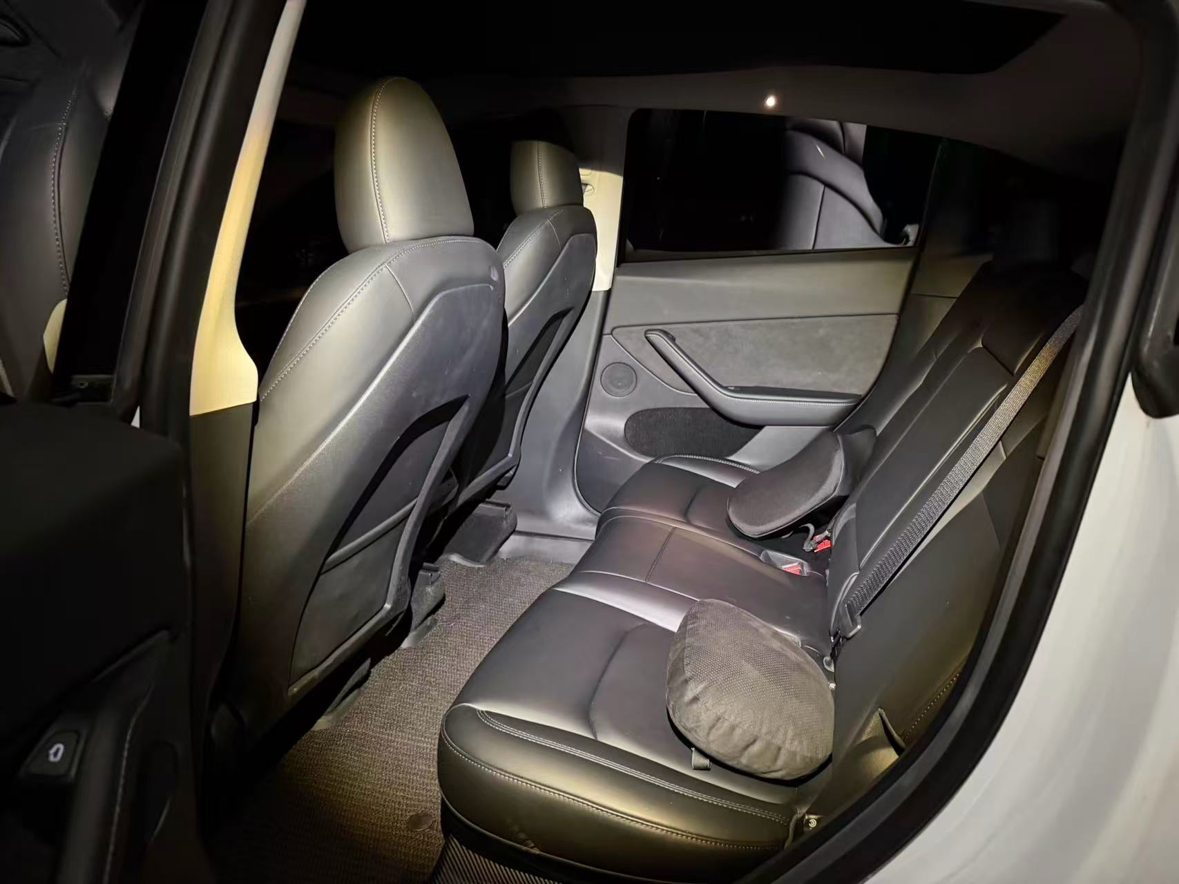 Tesla Model Y 2023 #3 Tesla Model Y 2023 car image #3