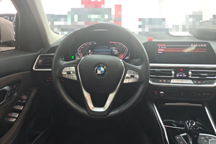 BMW 3 Series 2021 car image #11