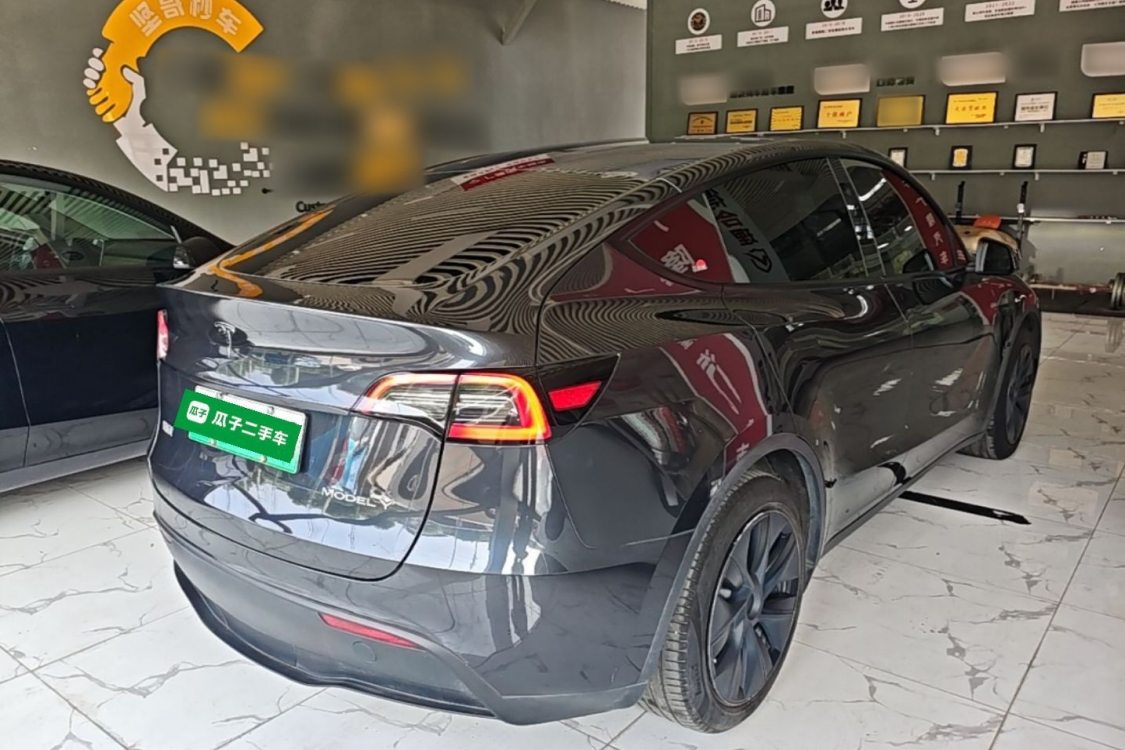 Tesla Model Y 2024 #4 Tesla Model Y 2024 car image #4