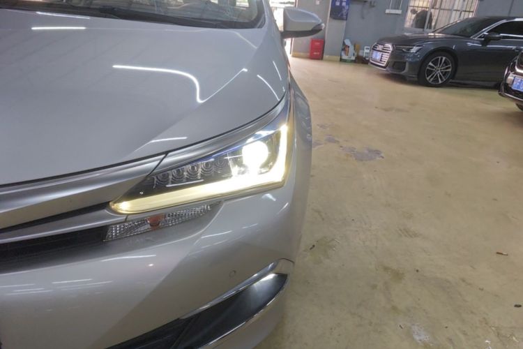Toyota Corolla 2017 immagine di auto #23