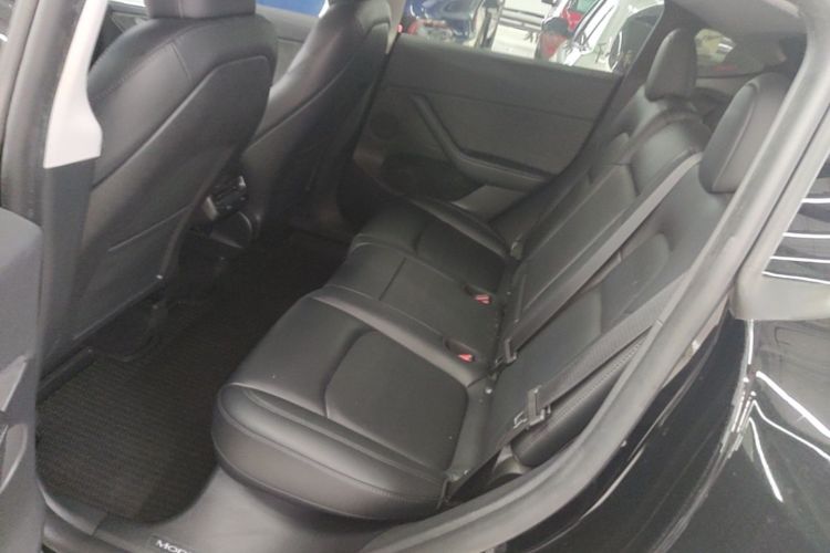 Tesla Model Y 2023 car image #17