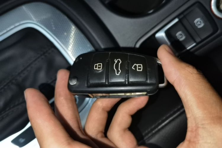 Audi Q3 2016 car image #9