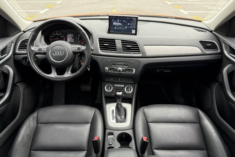 Audi Q3 2016 car image #18